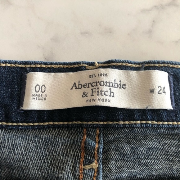 Abercrombie & Fitch - Low Rise Shorts - 00 or 24W - Picture 3 of 4